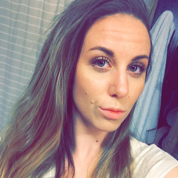 Meet your Posher, Hannah - Picture 1 of 1